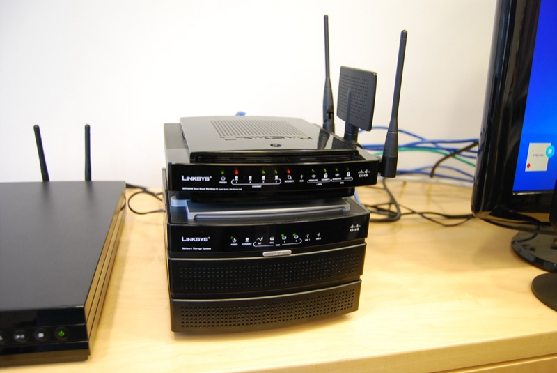 Illustration for article titled Hands On New Cisco Linksys Wireless-N Media Center Extenders (Plus: Some Tasty New N-Friendly Toys)